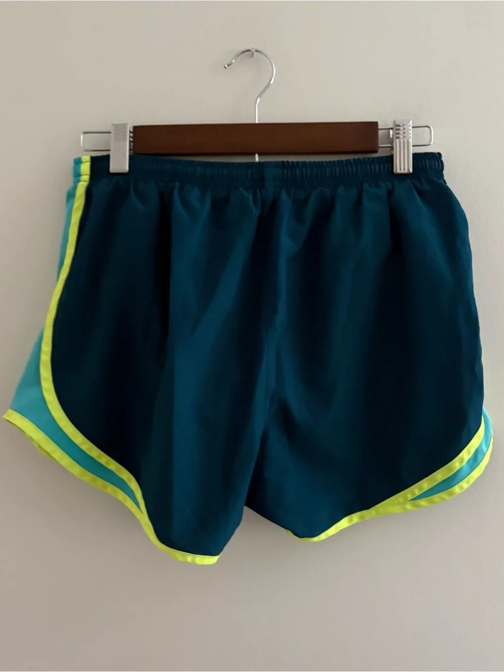 Nike Dri Fit Women’s Medium Teal Green Shorts With Liner Small Seam Rip P7